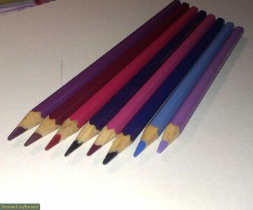 Цветные карандаши при рисовании цветов